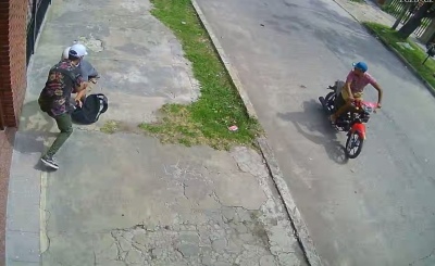 Video en Solano: así acorralaron y robaron motochorros a un chico que volvía de la escuela
