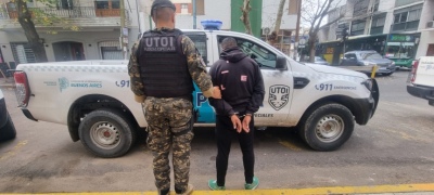 Realizaba maniobras peligrosas en Quilmes y terminó detenido: iba en una moto robada