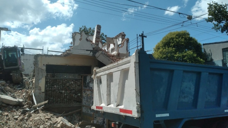Dos obreros resultaron heridos mientras se demolía una casa en Quilmes