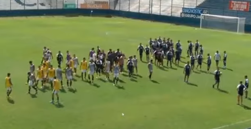 Video: amistoso entre Quilmes y Chacarita terminó en batalla campal