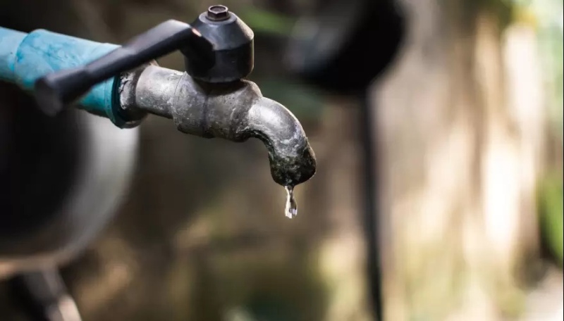 Falta agua en miles de hogares de Quilmes: qué dice el comunicado que emitió AYSA