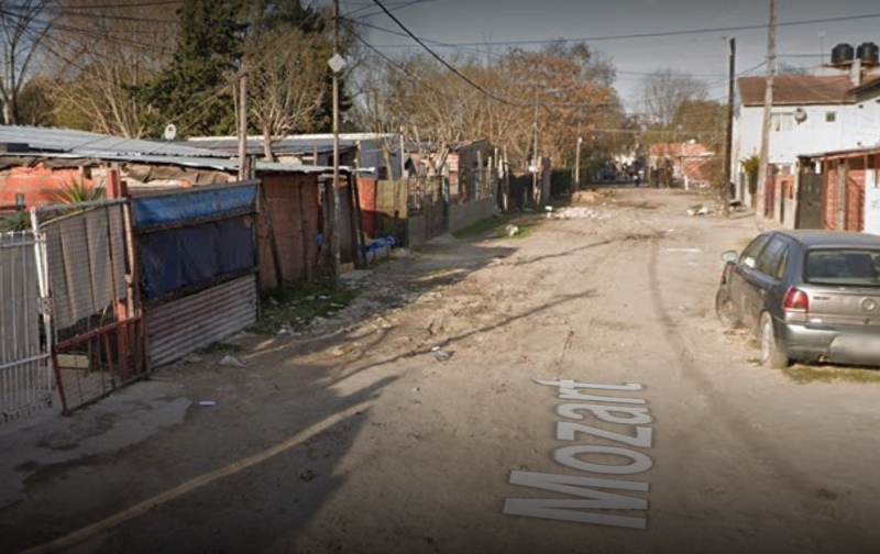 Allanamientos en la villa El Monte de Quilmes: el salvaje delito por el que arrestaron a un chico de 16 años