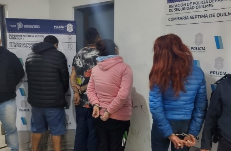 Operativos de la Policía en Bernal Oeste y Ezpeleta: cuatro detenidos y secuestro de droga y armas