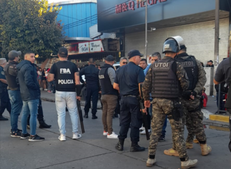 Disturbios en Solano: intentaron saquear el local en el que golpearon a una empleada