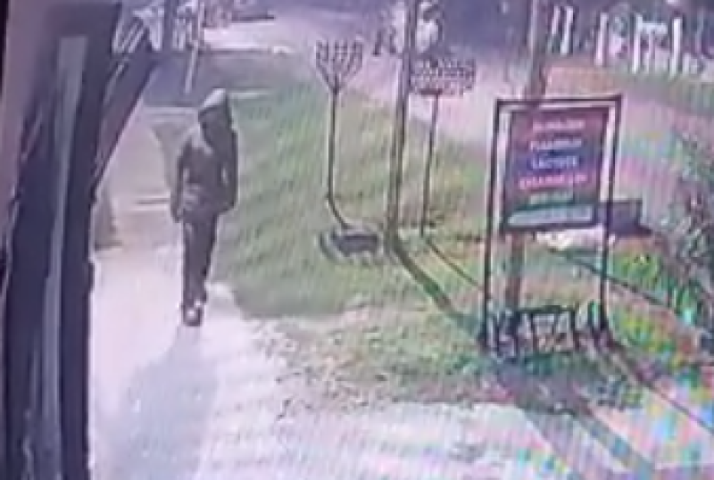 Video: Carreros menores de edad atemorizan a un barrio de Bernal y roban las cámaras de seguridad