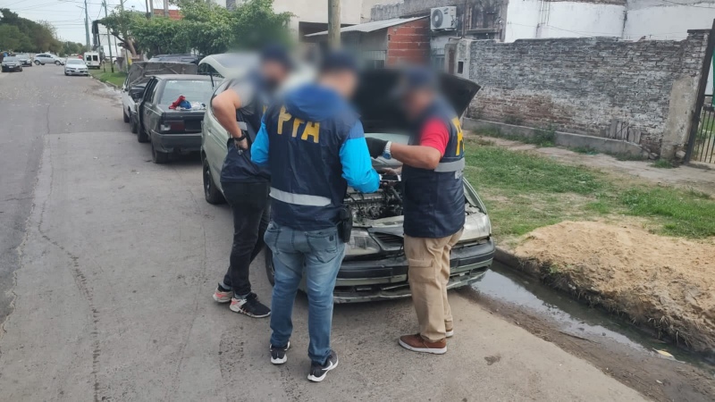 Desarticularon dos desarmaderos de autos ilegales: dos personas detenidas