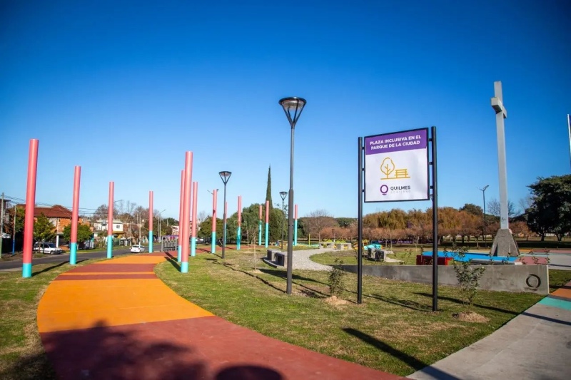 Cómo es la plaza inclusiva recientemente inaugurada en el Parque de la Ciudad