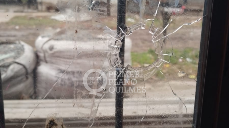 El temor de una familia de Quilmes Oeste a la que le tirotearon la casa: "Hacen vivos de Instagram y prometen volver"
