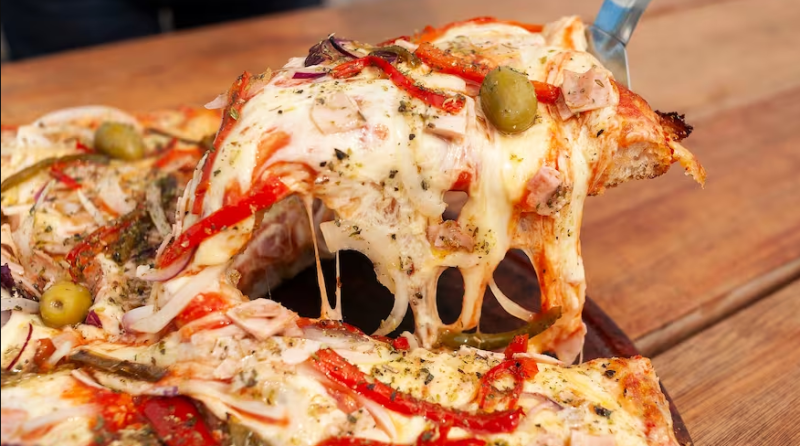 Hoy llega "La Noche de la Pizza y Empanadas": qué comercios se suman en Quilmes